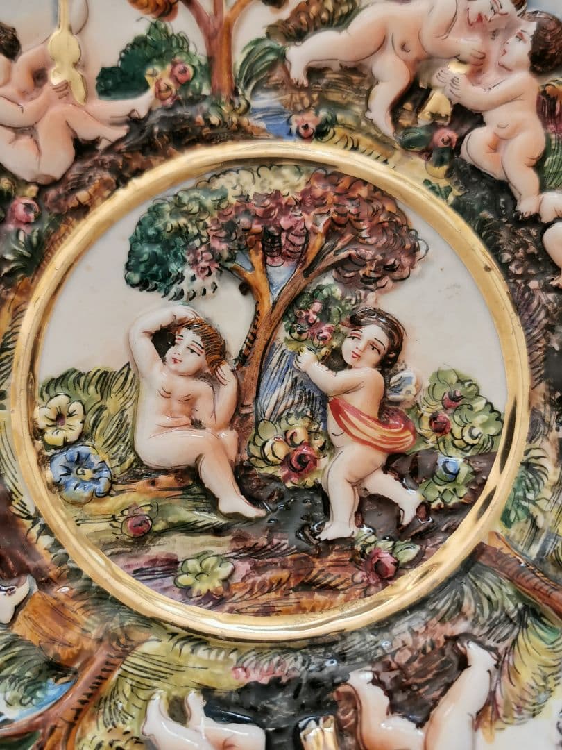 アンティーク イタリア カポデモンテ ハンドペイント エンボス装飾絵皿 天使子供