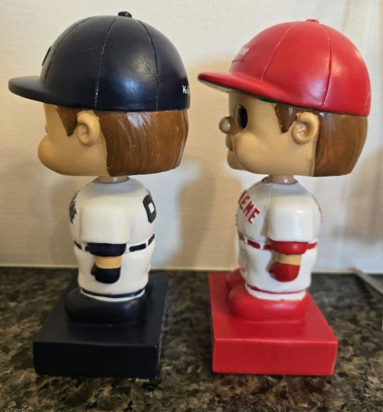 Supreme Bobblehead 赤青2個セットボブルヘッド ステッカー付き