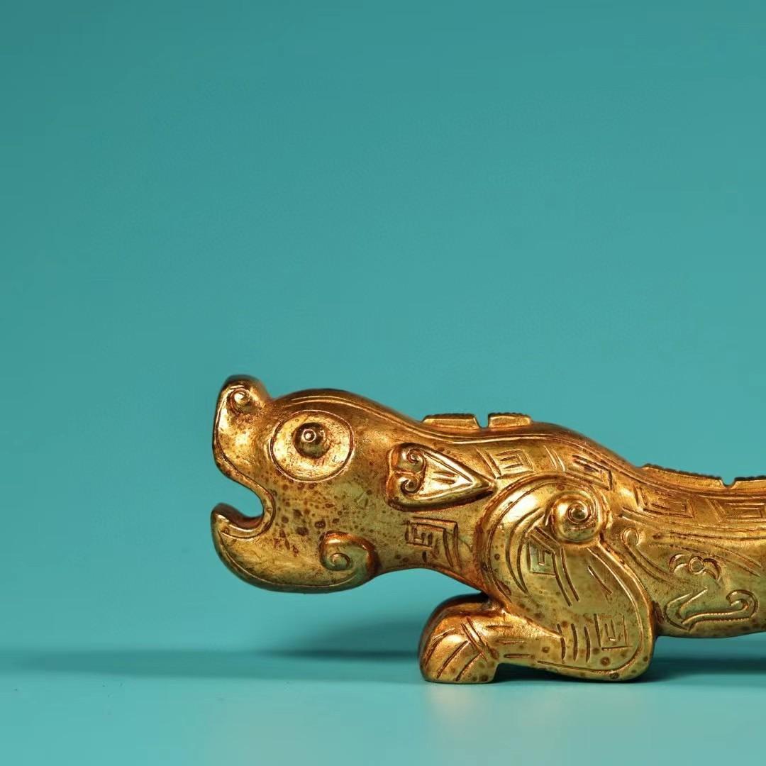 中国古美術・旧蔵鎏金の虎符・兵符・純銅製・高浮彫・置物・書道具・文房具・風水開運
