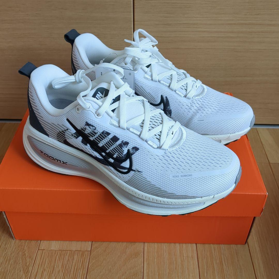 新品 未使用 Nike Vomero18 26cm 白 ナイキ ボメロ18