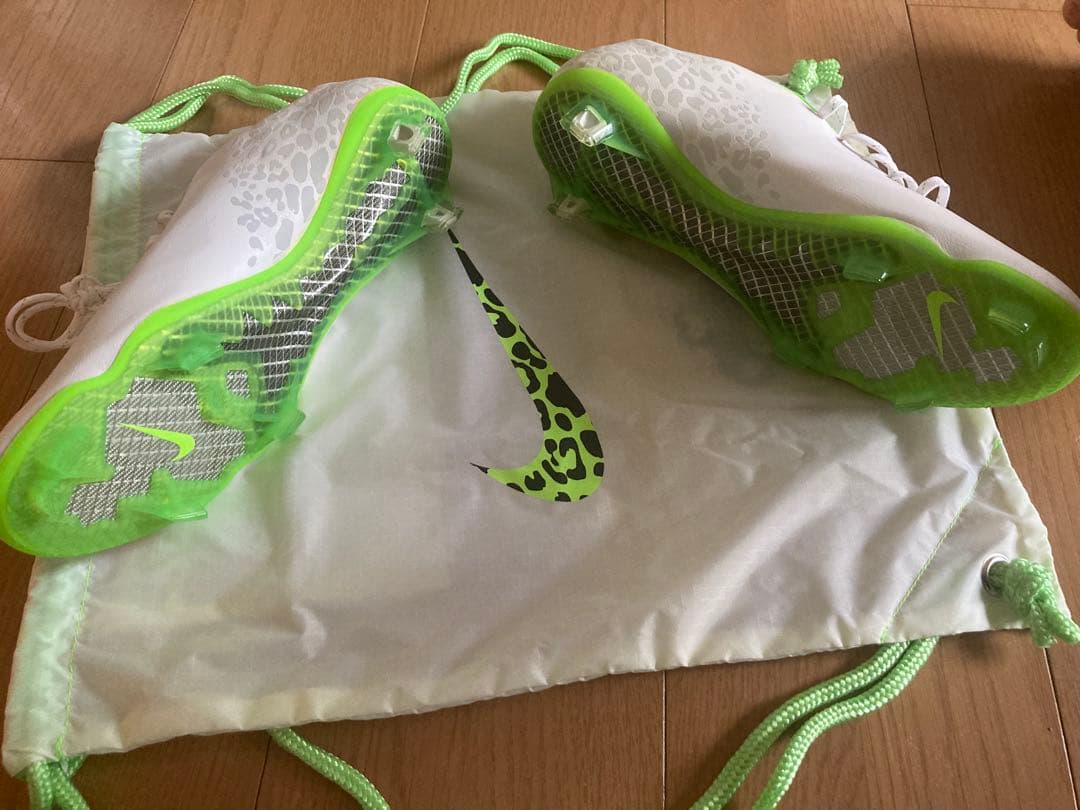 Nike サッカーシューズ ホワイト/グリーン