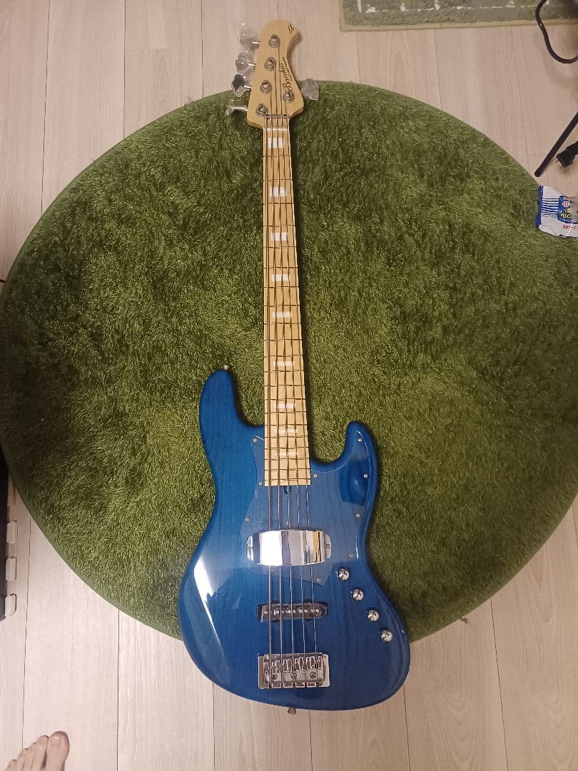 Bacchus 5弦エレキベース 青