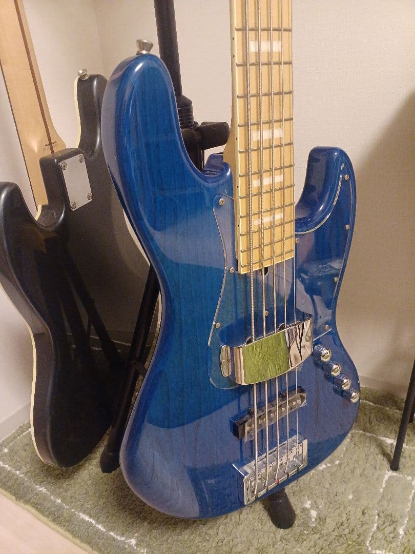 Bacchus 5弦エレキベース 青