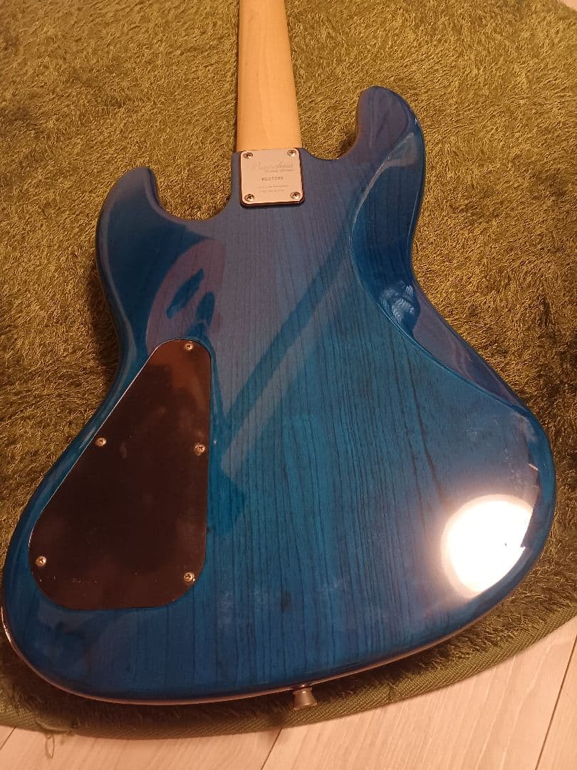 Bacchus 5弦エレキベース 青