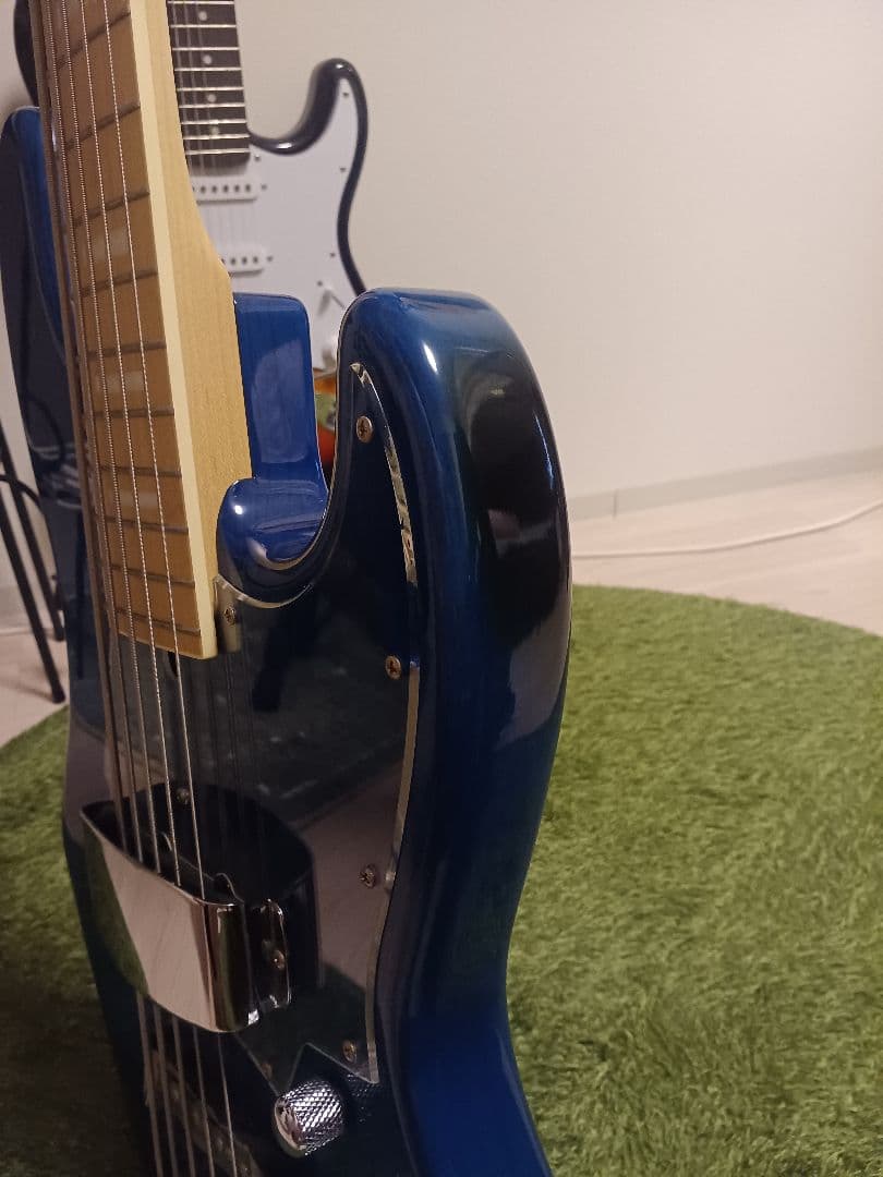 Bacchus 5弦エレキベース 青