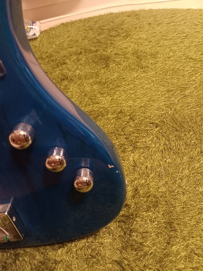 Bacchus 5弦エレキベース 青