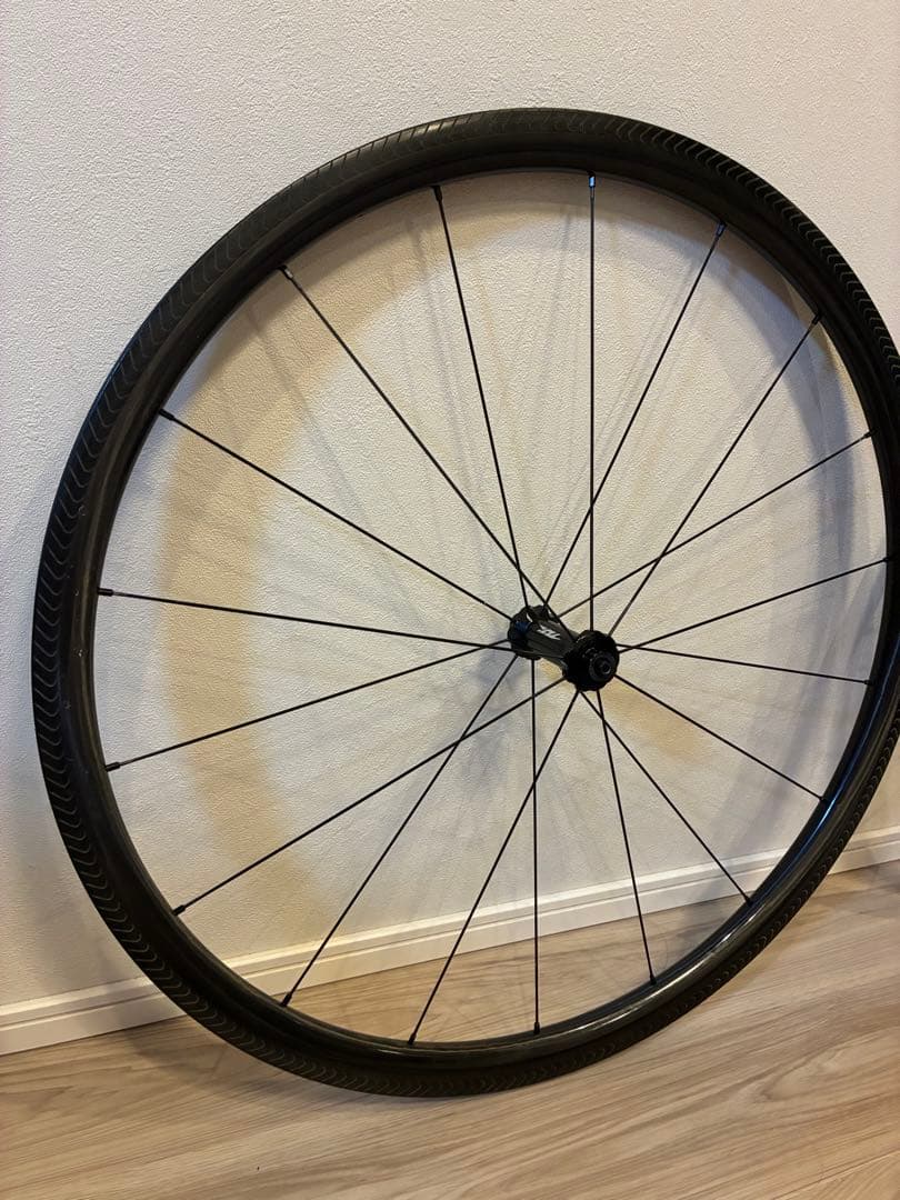 軽量中華製カーボン30mmホイール シマノ＋カンパニョーロ兼用 1100g 美品