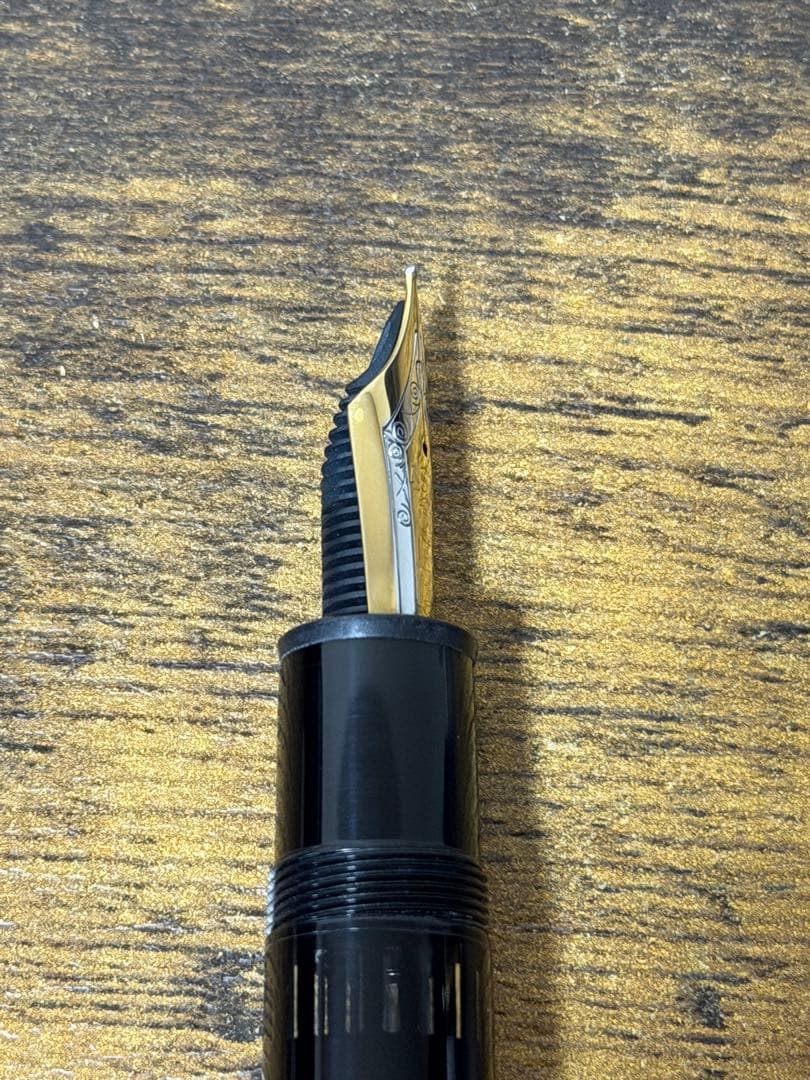 筆記確認&洗浄済　三帯　ヘミングウェイ芯 18K モンブラン　万年筆　中字