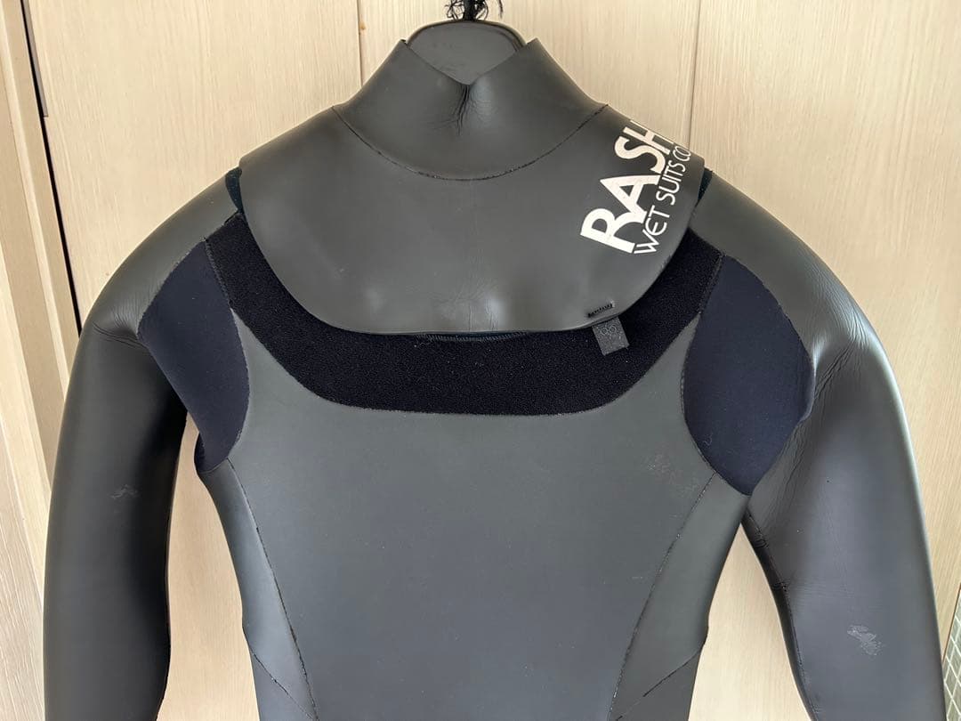 そろそろ冬支度　RASH ラッシュウェットスーツ　セミドライ　L