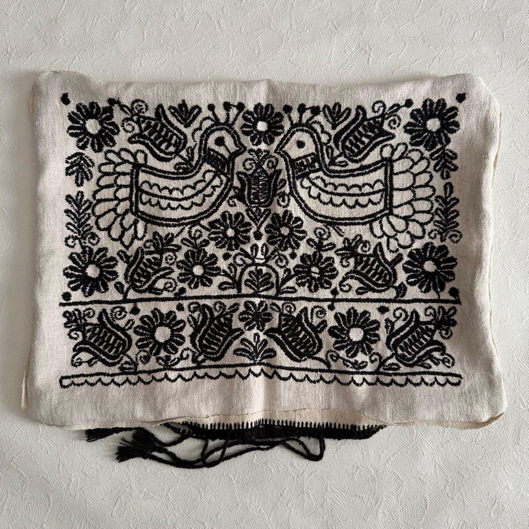 イーラーショシュ　手刺繍　鳥　植物　ピロケース