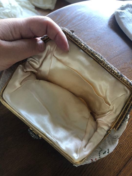 フランスアンティーク　マイクロガラスビーズと刺繍バッグ