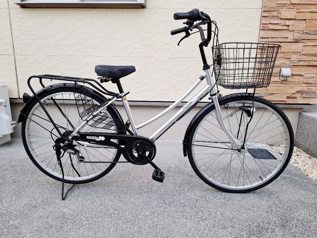 シルバー　シティサイクル　 26インチ 　前面バスケット　6段変速機付き