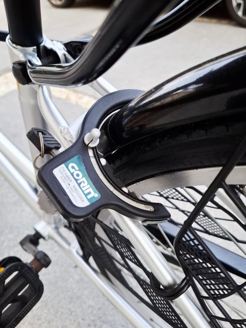 シルバー　シティサイクル　 26インチ 　前面バスケット　6段変速機付き