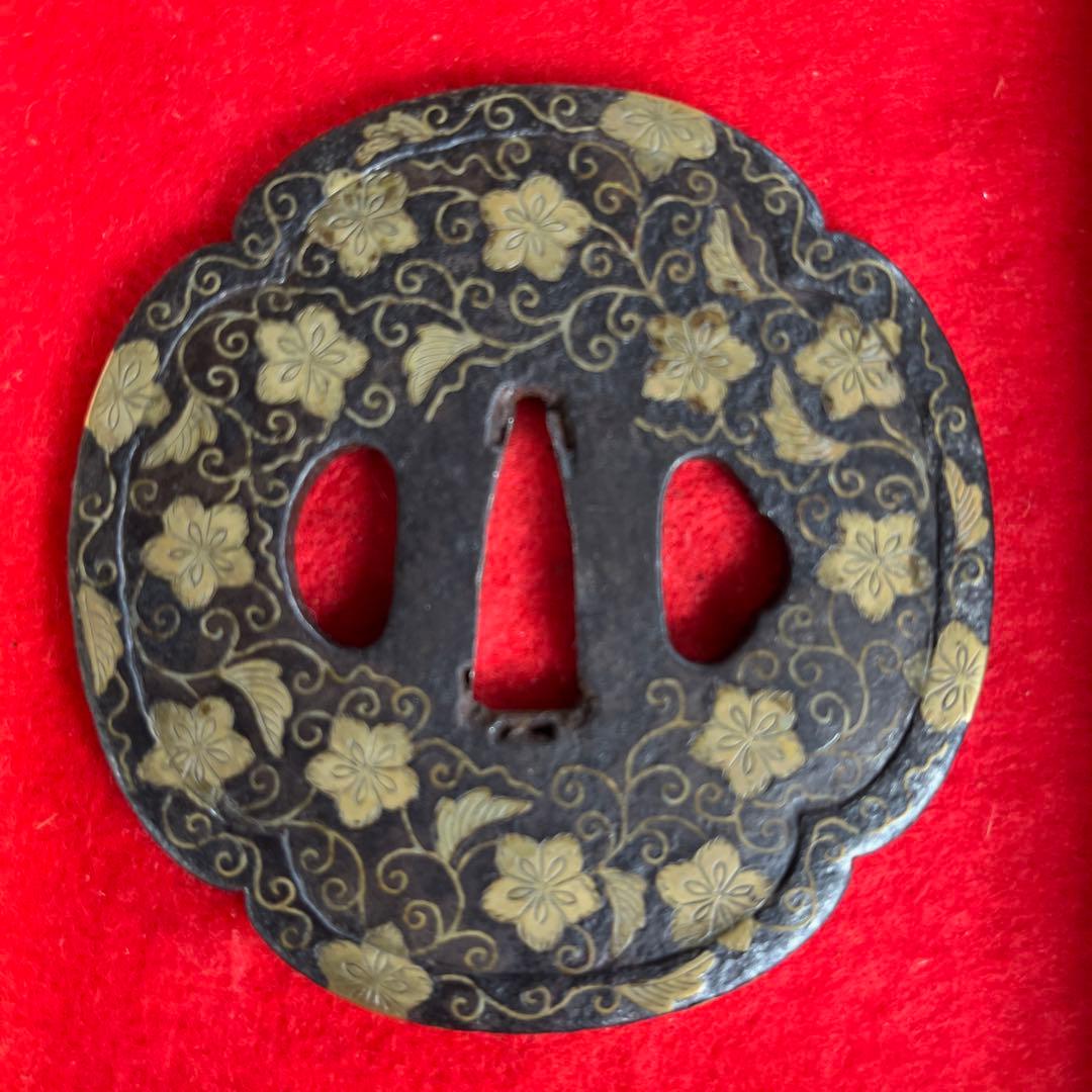 桜花紋の木瓜型平安城鍔