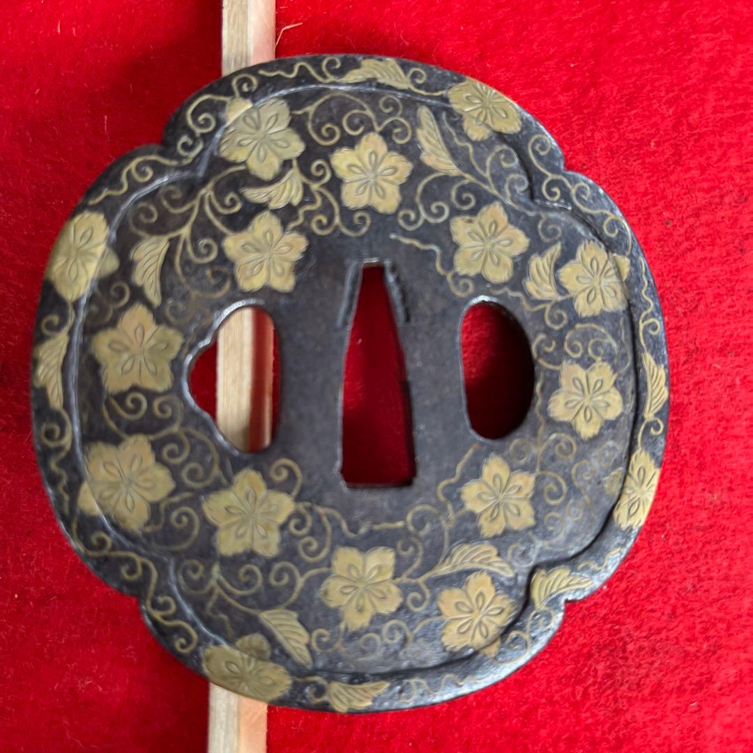 桜花紋の木瓜型平安城鍔