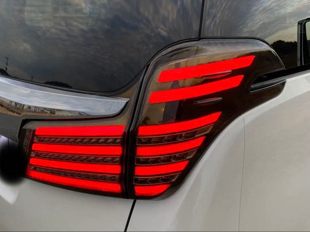 トヨタ アルファード 30後期　ヴァレンティ　スモークテールランプ