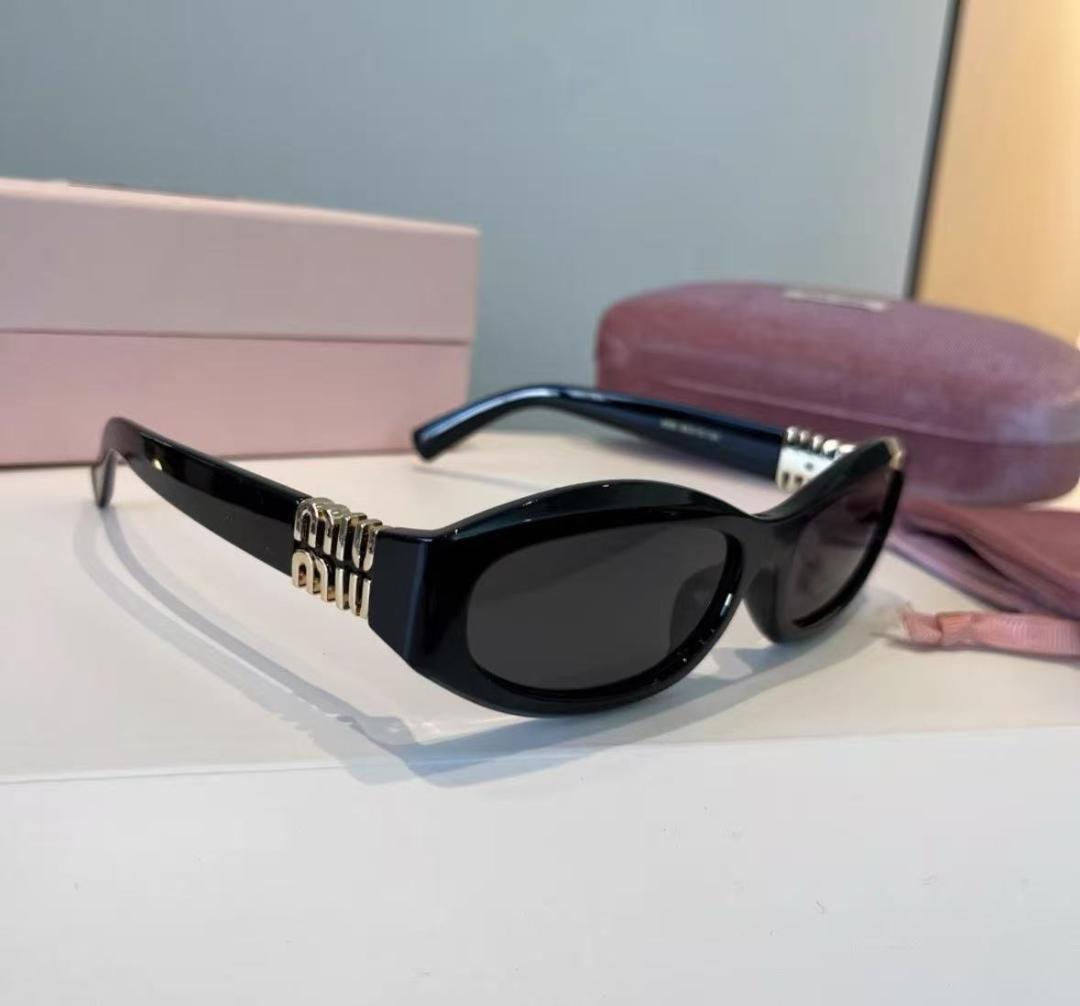 【美品】 サングラス 2895 ブラック ゴールドロゴ 付属品完備 nn