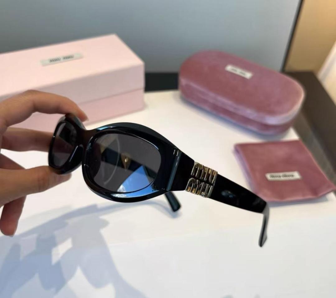 【美品】 サングラス 2895 ブラック ゴールドロゴ 付属品完備 nn