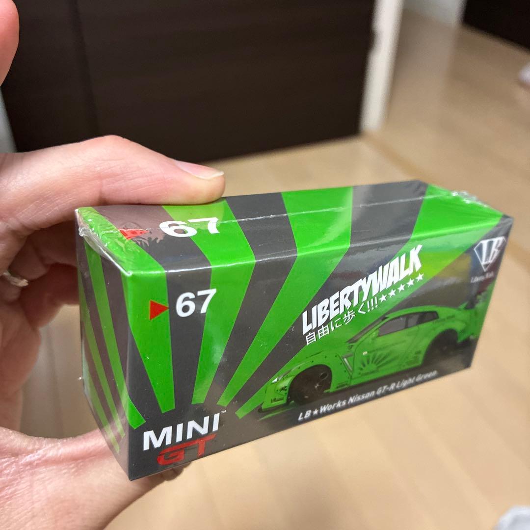レア　MINI GT LBWK GT-R ライトグリーン