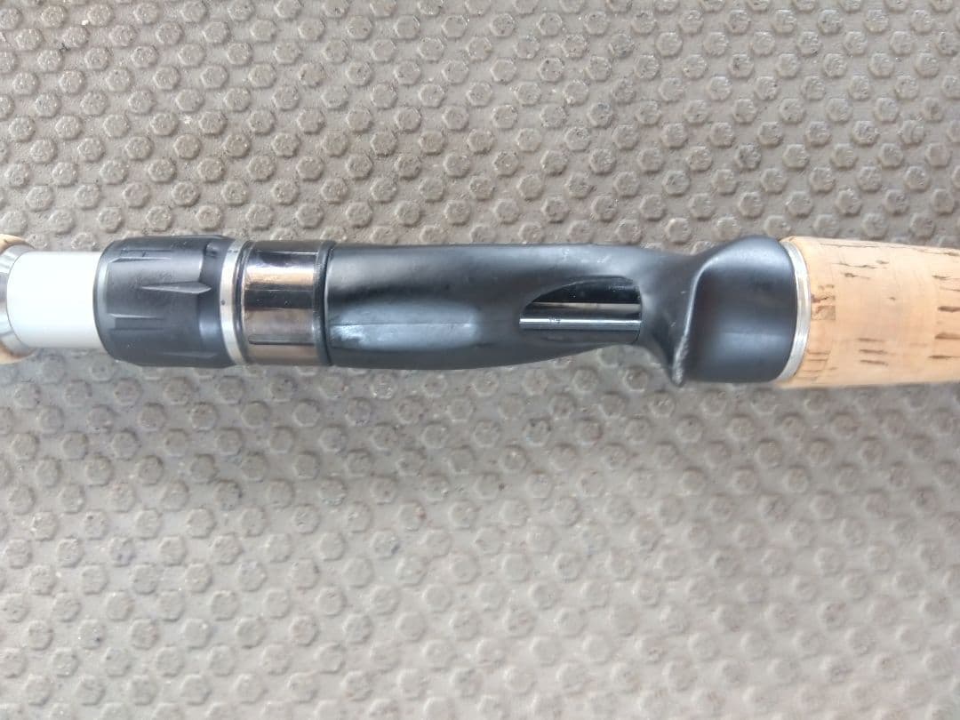 がまかつ　ラグゼサーミス666ーR