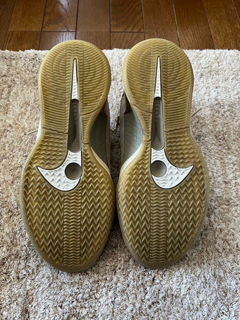 Nike SABRINA 2 ゴールド