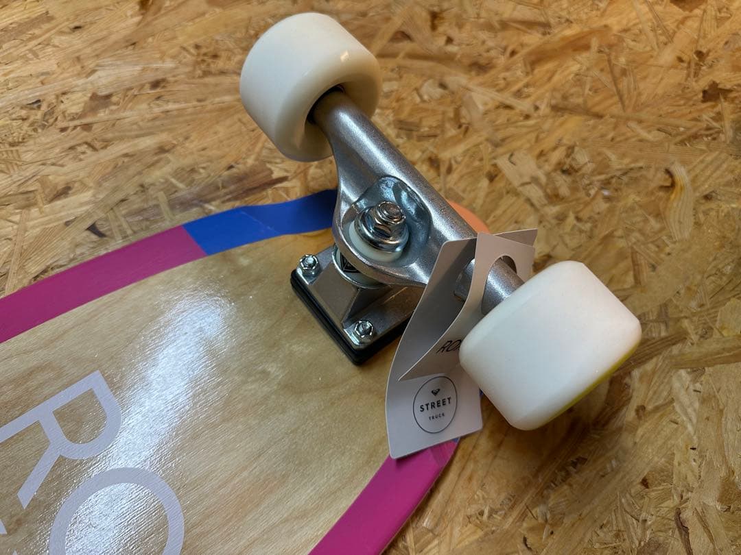 ROXY スケートボード 新品