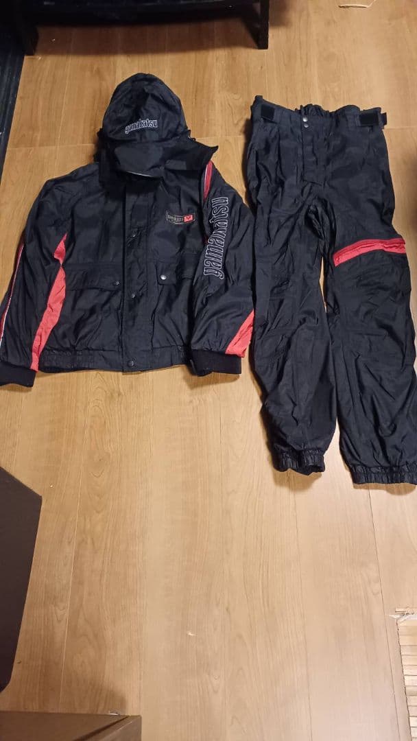 g*a様 がまかつ フィッシングスーツ(上下セット) 黒/赤 防寒服 Lサイズ