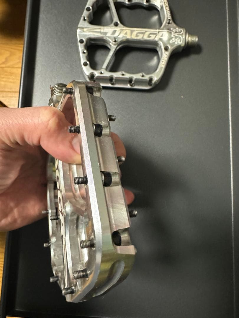 r*i様 CHROMAG DAGGA フラットペダル アルミ削り出し