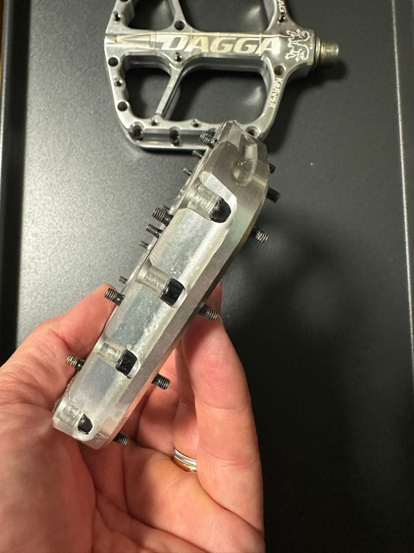 r*i様 CHROMAG DAGGA フラットペダル アルミ削り出し