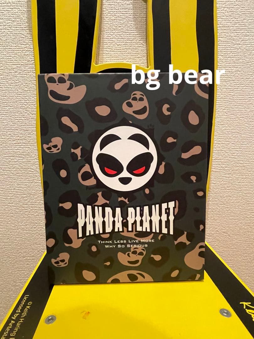 ヒップホップ・パンダ　赤　カッコいい　動物　アニマル　ポップカルチャー　おもちゃ