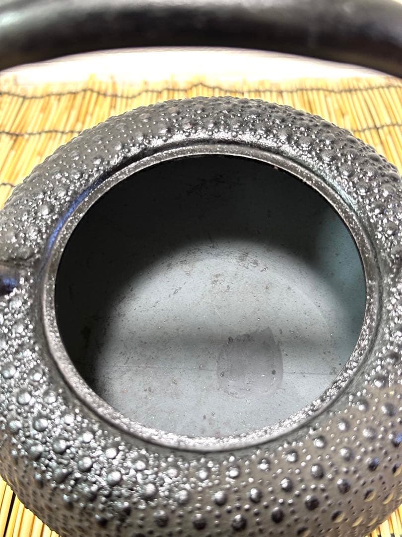 新品、未使用品　南部岩鋳造　１０型　姥口亀甲　南部鉄瓶　南部鉄器　鉄瓶