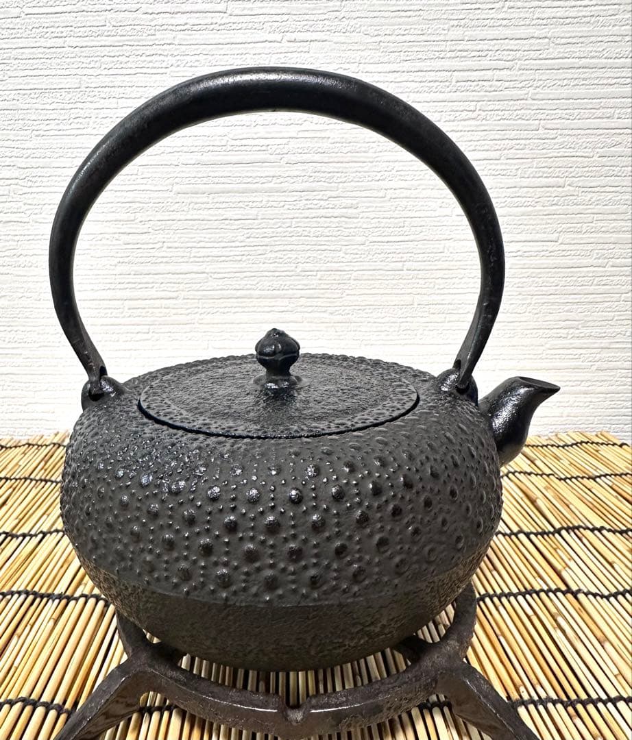 新品、未使用品　南部岩鋳造　１０型　姥口亀甲　南部鉄瓶　南部鉄器　鉄瓶