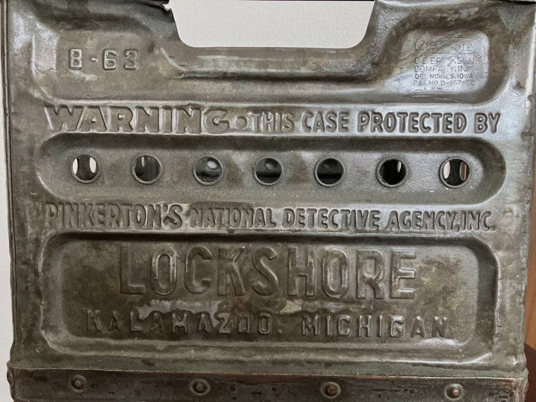 アメリカ　ヴィンテージ　金属製　ミルククレート