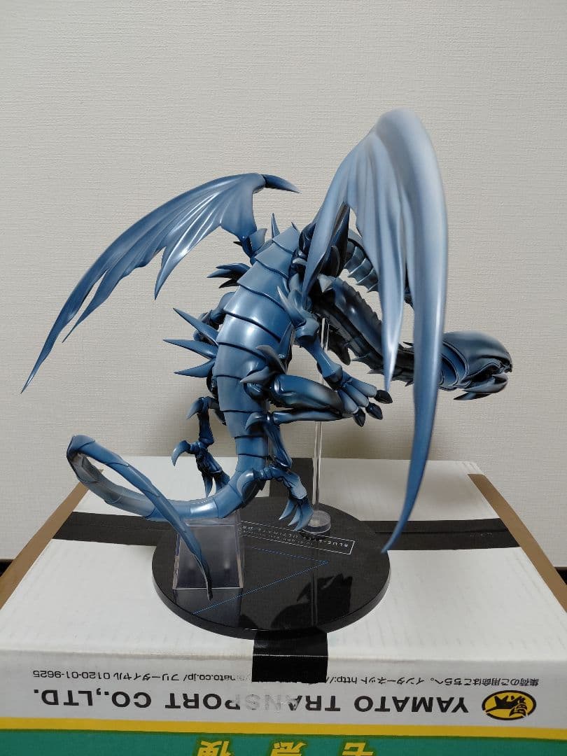 遊戯王　フィギュア　青眼の究極竜　ブルーアイズ　アルティメットドラゴン