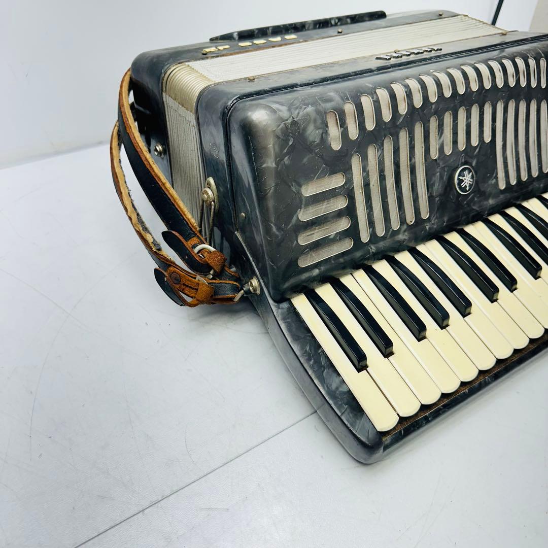 Yamaha アコーディオン BASS32