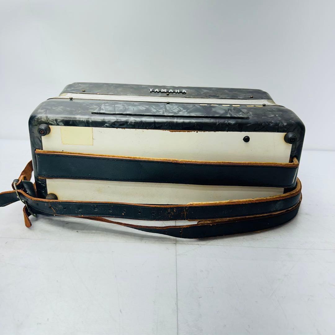 Yamaha アコーディオン BASS32
