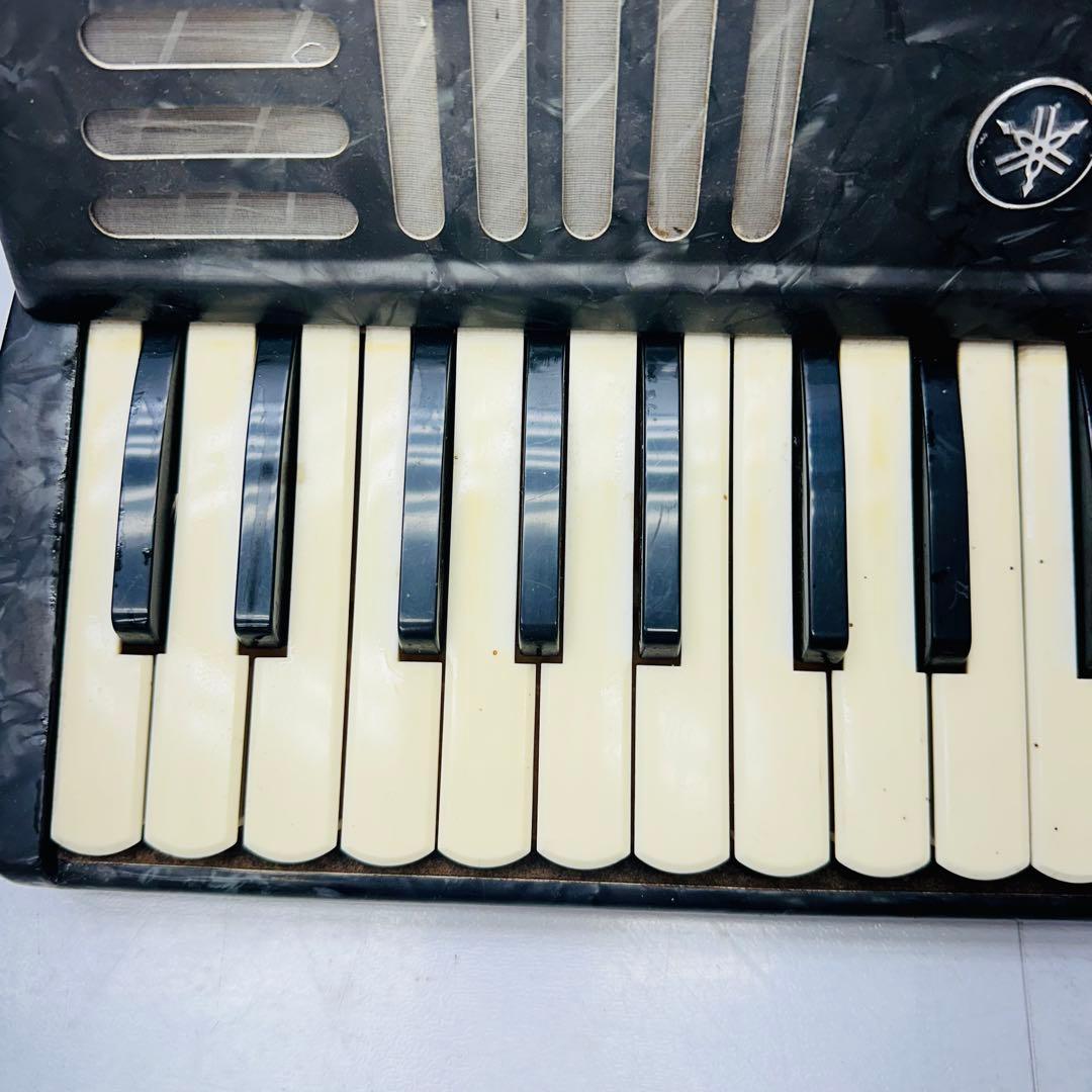 Yamaha アコーディオン BASS32