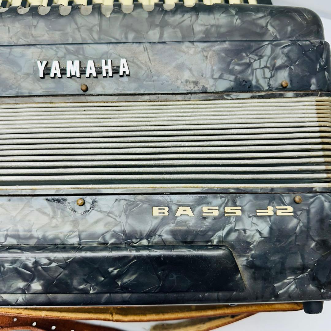 Yamaha アコーディオン BASS32
