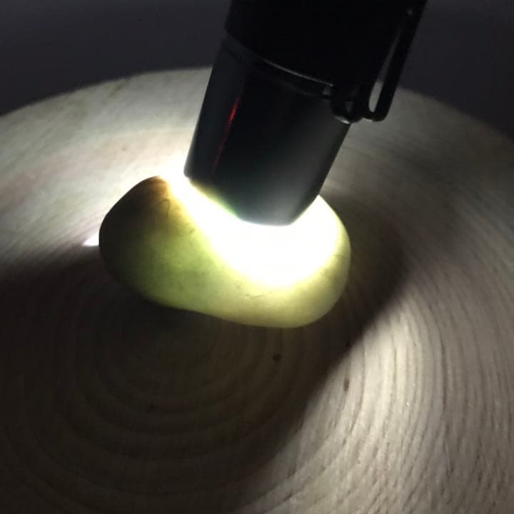 糸魚川翡翠原石【海岸】 46g