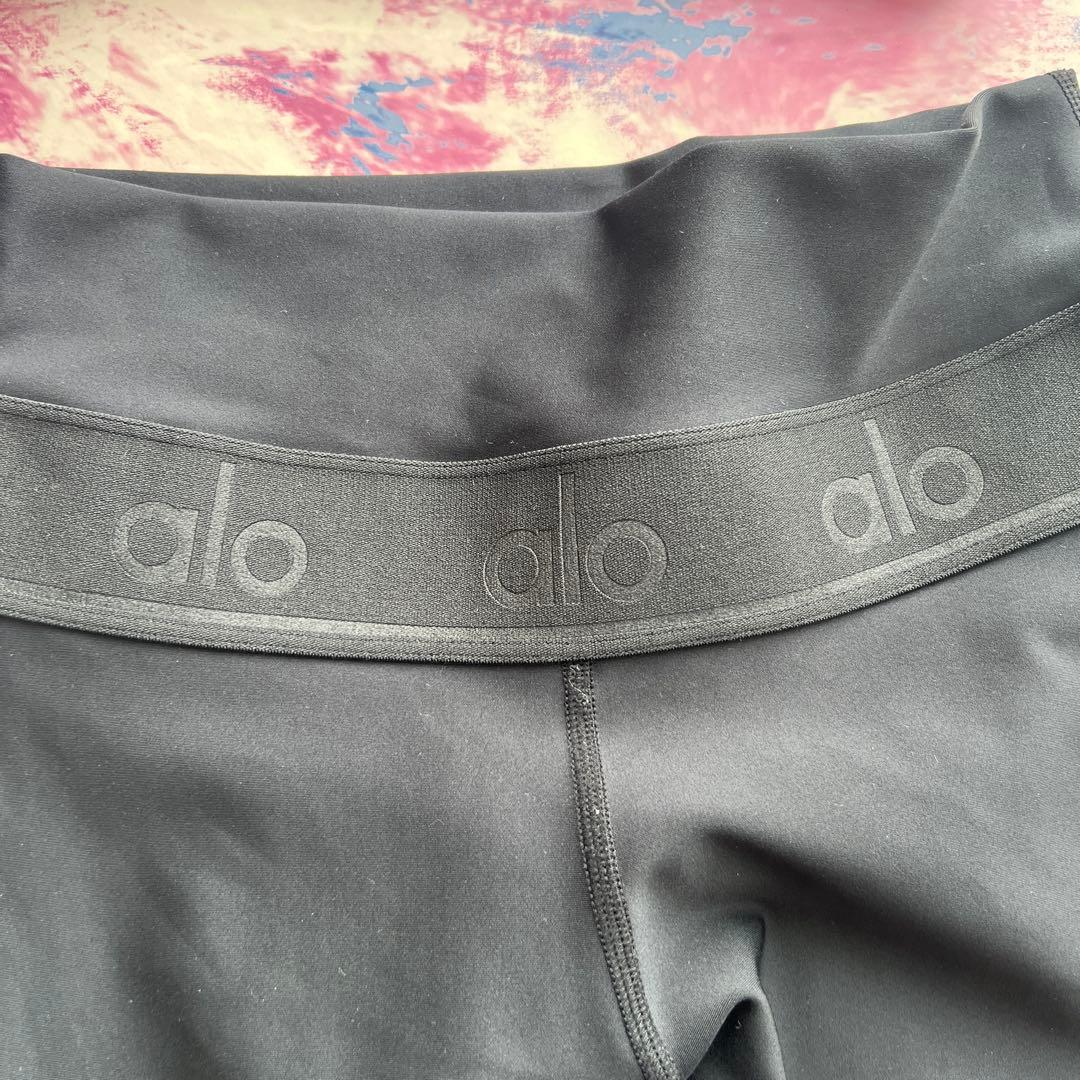 alo ヨガウェア ブラトップとレギンスセット