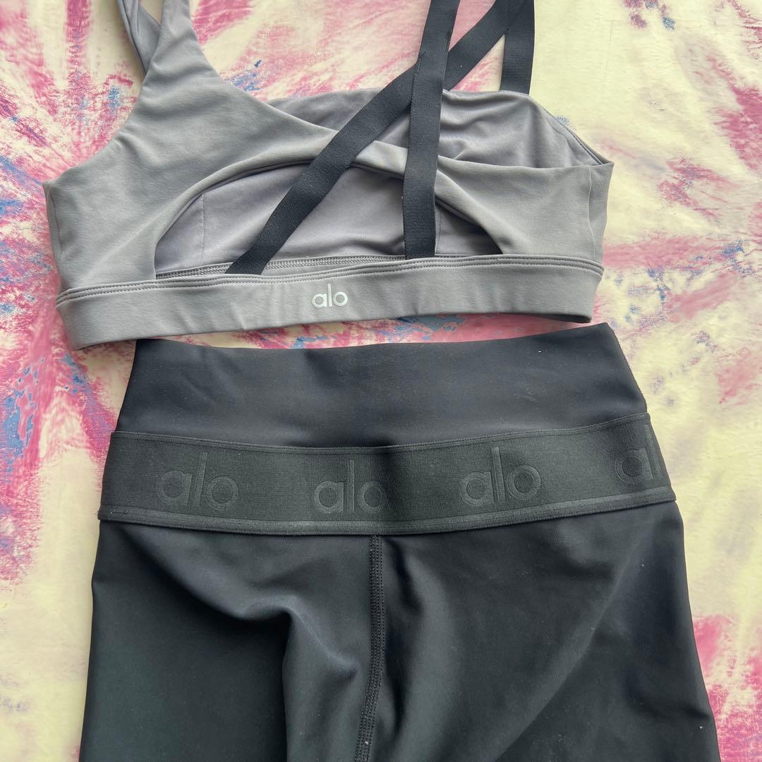 alo ヨガウェア ブラトップとレギンスセット