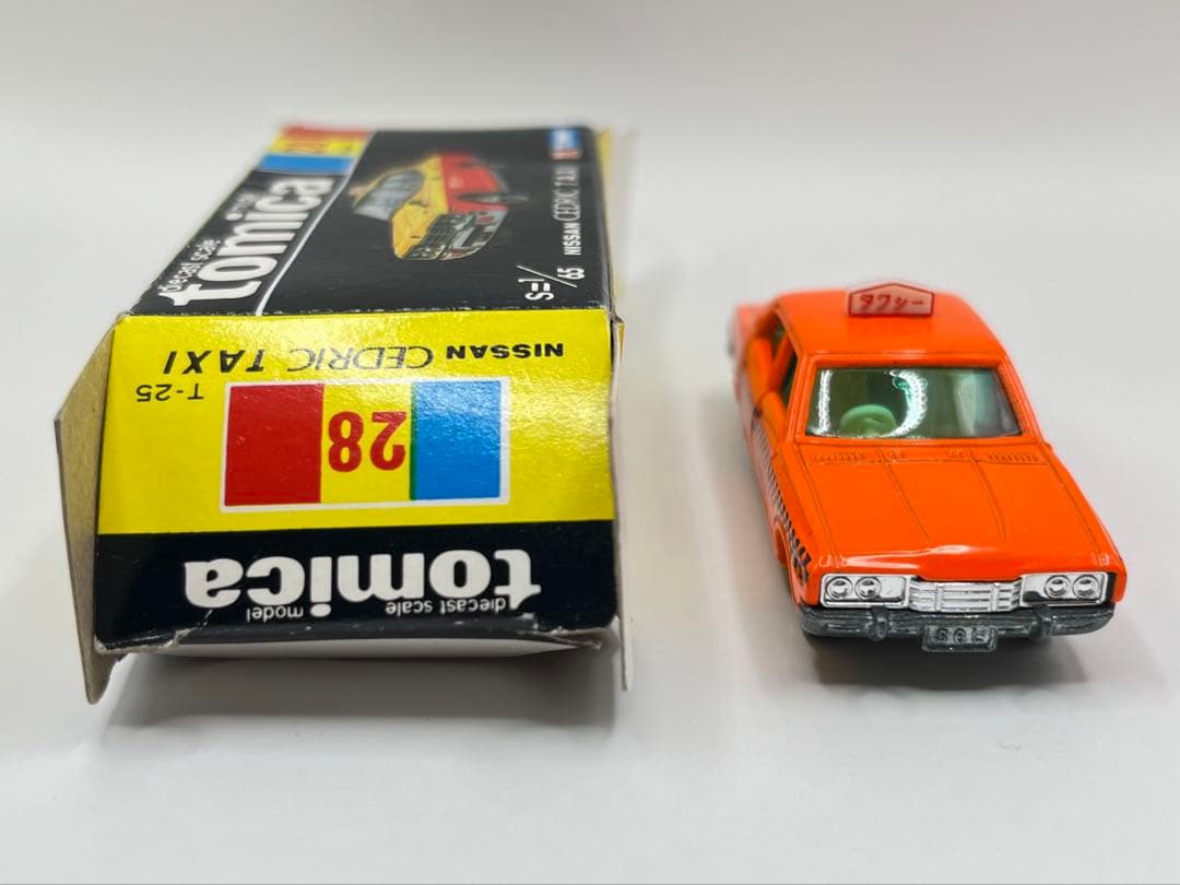 トミカ 日本製 黒箱 28 ニッサン セドリック 2800SGL タクシー