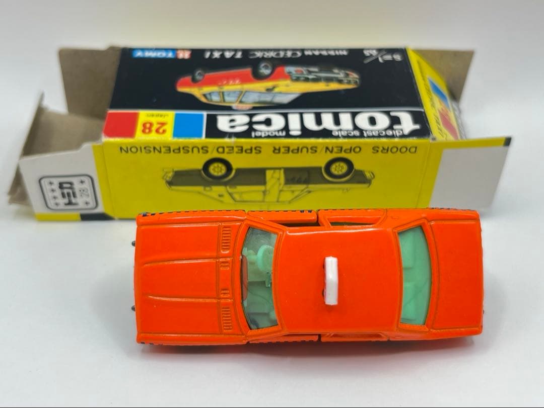 トミカ 日本製 黒箱 28 ニッサン セドリック 2800SGL タクシー