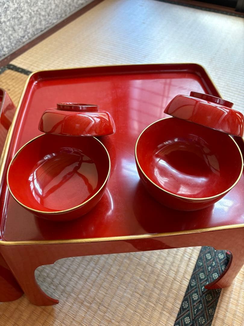赤漆器セット 金縁付き 皿・椀・蓋付き、御膳大、中、付き