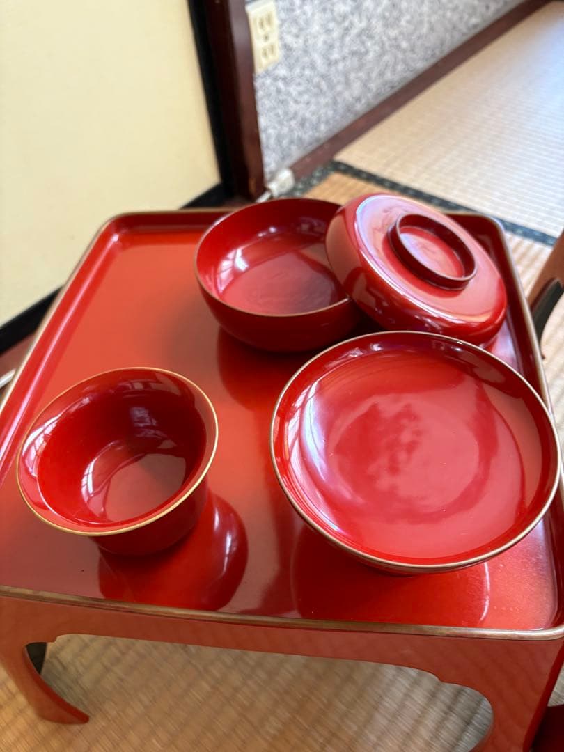 赤漆器セット 金縁付き 皿・椀・蓋付き、御膳大、中、付き