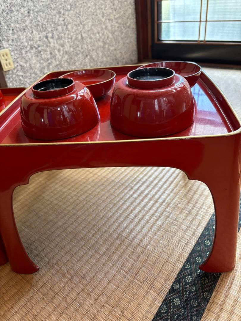 赤漆器セット 金縁付き 皿・椀・蓋付き、御膳大、中、付き