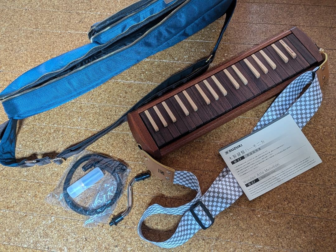 新品 スズキ木製 鍵盤ハーモニカ W-37