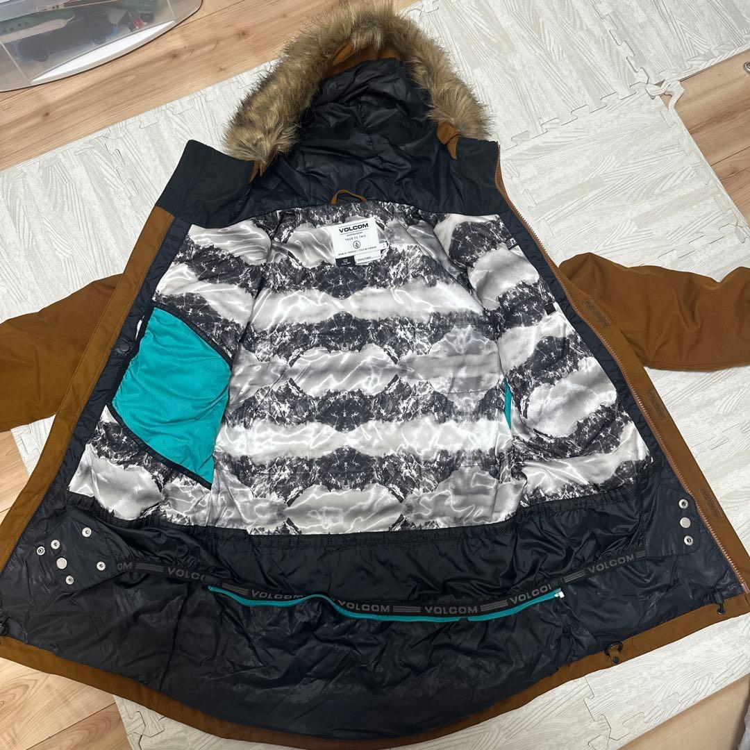 ⭐︎売り切り！早い者勝ち⭐︎VOLCOM⭐︎スノーウェア　レディース
