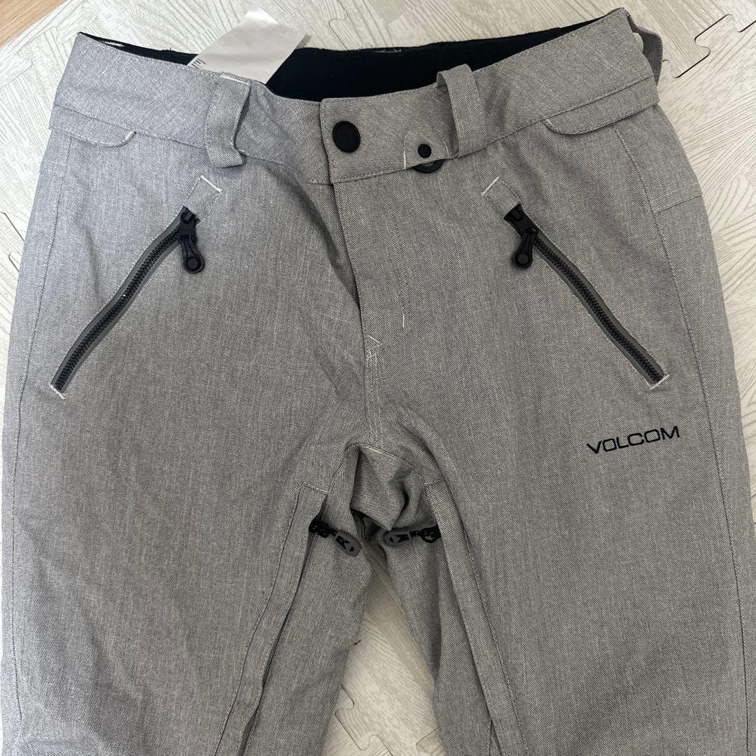 ⭐︎売り切り！早い者勝ち⭐︎VOLCOM⭐︎スノーウェア　レディース