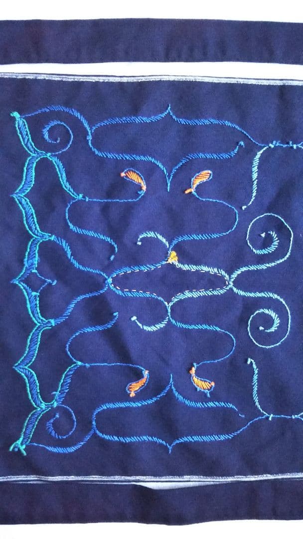 マンタリ風　アイヌ刺繍前掛け